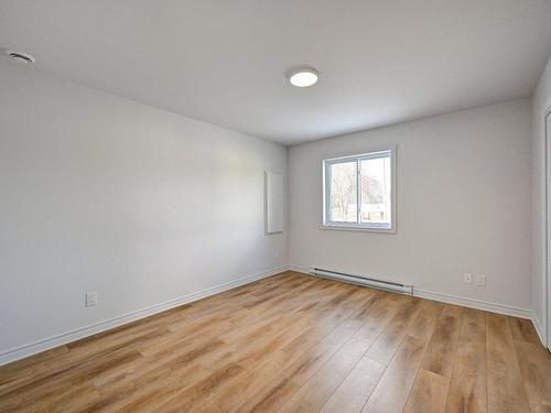 Master bedroom - 569 29E Avenue Du Domaine, Sainte-Marthe-Sur-Le-Lac, QC - Indoor Photo Showing Other Room