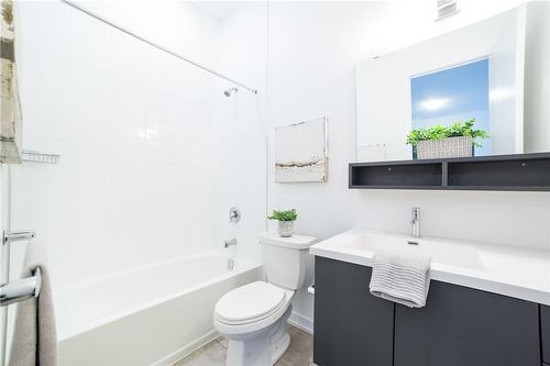 121 Highway 8|Unit #104, Hamilton, ON - Indoor Photo Showing Bathroom