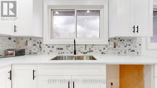 90 - 2315 Bromsgrove Road, Mississauga, ON - Indoor Photo Showing Kitchen With Double Sink