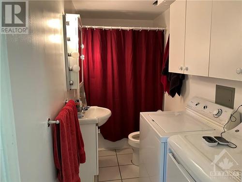 Side Unit Full bathroom and laundry - 2742 Page Road, Ottawa, ON - Indoor