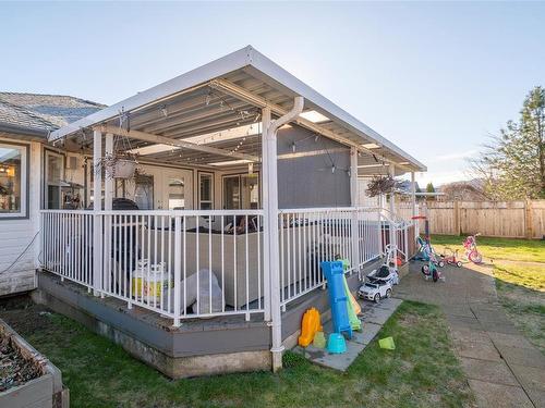 5472 Woodland Cres East, Port Alberni, BC - Outdoor With Deck Patio Veranda
