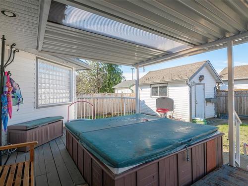 5472 Woodland Cres East, Port Alberni, BC - Outdoor With Deck Patio Veranda With Exterior