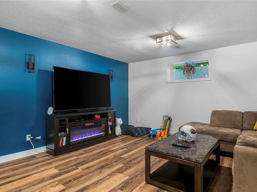 5472 Woodland Cres East, Port Alberni, BC - Indoor Photo Showing Living Room