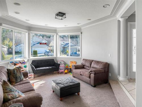 5472 Woodland Cres East, Port Alberni, BC - Indoor Photo Showing Living Room