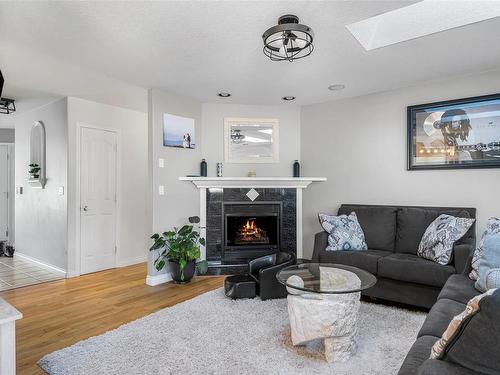 5472 Woodland Cres East, Port Alberni, BC - Indoor Photo Showing Living Room With Fireplace