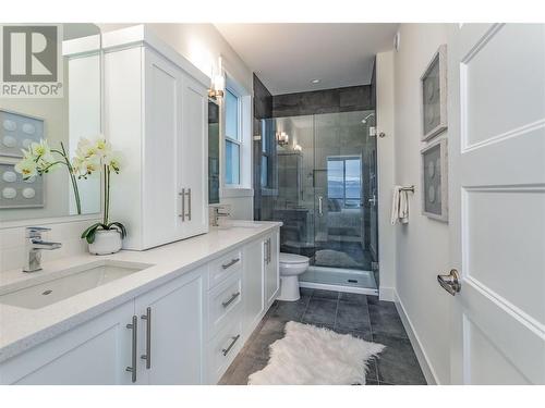 1432 Tower Ranch Drive, Kelowna, BC - Indoor Photo Showing Bathroom
