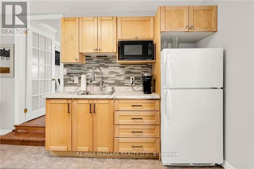 145 Welland Ave, St. Catharines, ON - Indoor Photo Showing Kitchen