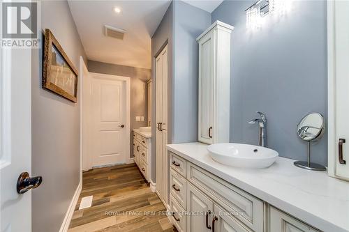 43 Third Rd E, Hamilton, ON - Indoor Photo Showing Bathroom