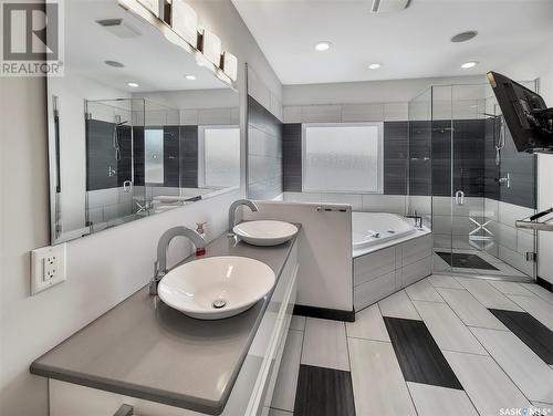 411 6Th Avenue W, Watrous, SK - Indoor Photo Showing Bathroom