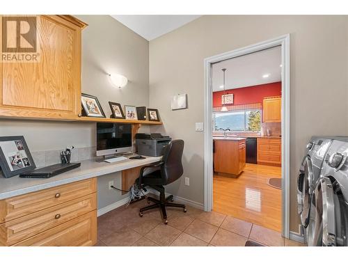 2700 25 Street Ne, Salmon Arm, BC - Indoor Photo Showing Office