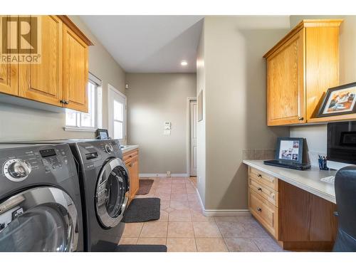 2700 25 Street Ne, Salmon Arm, BC - Indoor Photo Showing Laundry Room