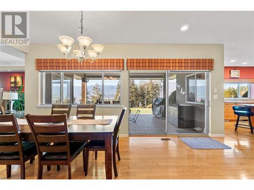 2700 25 Street Ne, Salmon Arm, BC - Indoor Photo Showing Dining Room
