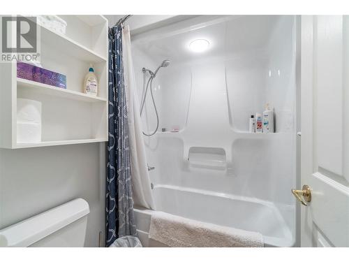 2700 25 Street Ne, Salmon Arm, BC - Indoor Photo Showing Bathroom