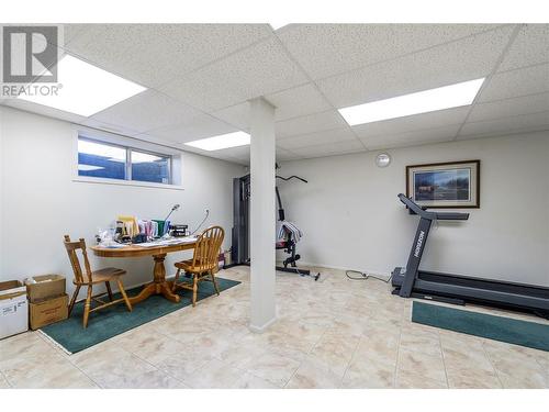 2700 25 Street Ne, Salmon Arm, BC - Indoor Photo Showing Other Room