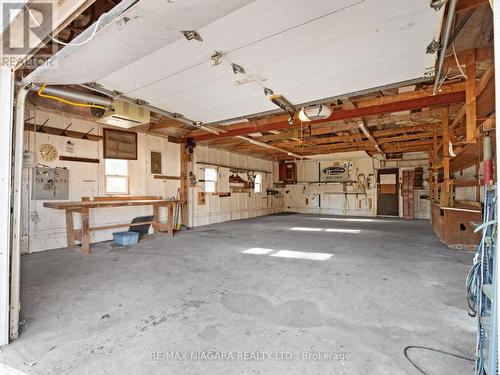 499 North Mill Street, Fort Erie, ON - Indoor Photo Showing Garage