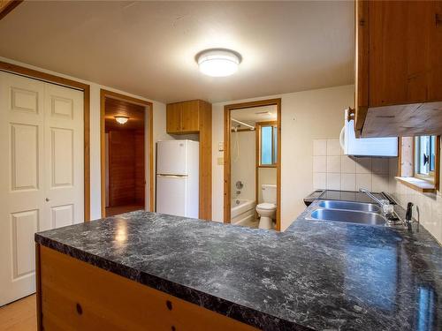 27118 Schooner Way, Pender Island, BC - Indoor Photo Showing Kitchen With Double Sink