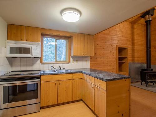 27118 Schooner Way, Pender Island, BC - Indoor Photo Showing Kitchen With Double Sink
