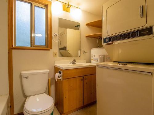 27118 Schooner Way, Pender Island, BC - Indoor Photo Showing Bathroom