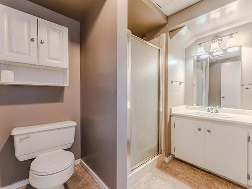 191 Cedar Crt, Logan Lake, BC - Indoor Photo Showing Bathroom