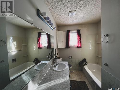 500 Reed Street, Morse, SK - Indoor Photo Showing Bathroom