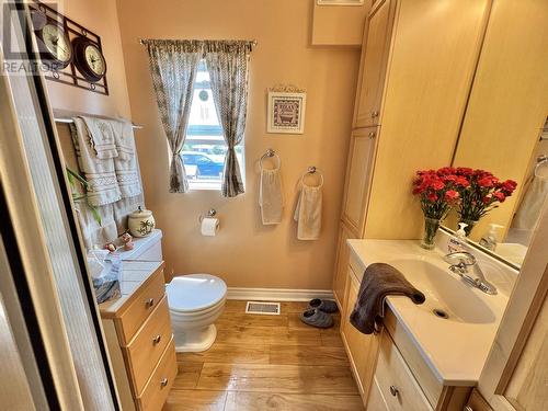 1082 Johnston Avenue, Quesnel, BC - Indoor Photo Showing Bathroom