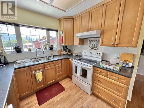 1082 Johnston Avenue, Quesnel, BC - Indoor Photo Showing Kitchen With Double Sink