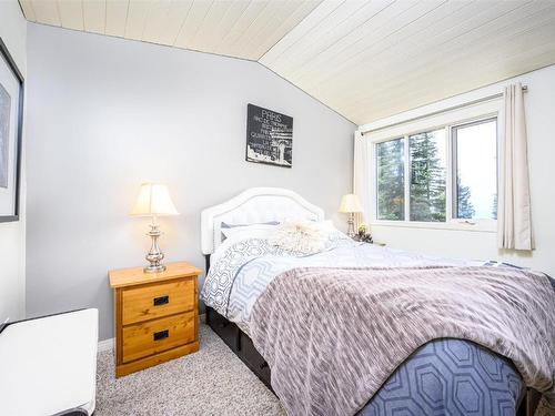 1-600 Monashee Road, Silver Star, BC - Indoor Photo Showing Bedroom