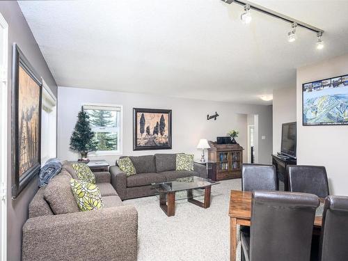 1-600 Monashee Road, Silver Star, BC - Indoor Photo Showing Living Room