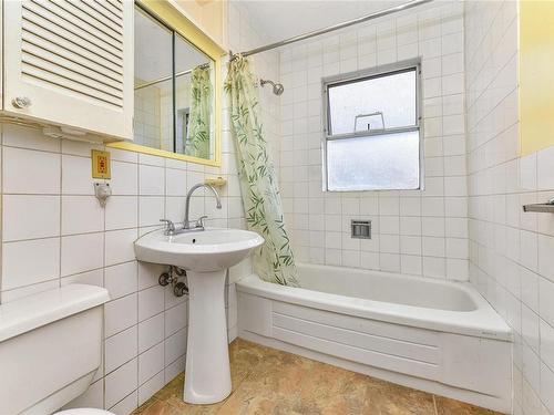 528 Paradise St, Esquimalt, BC - Indoor Photo Showing Bathroom