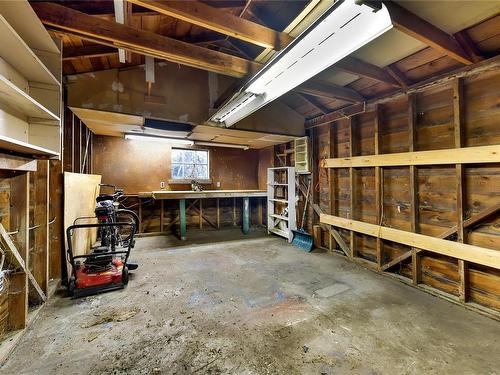 528 Paradise St, Esquimalt, BC - Indoor Photo Showing Garage