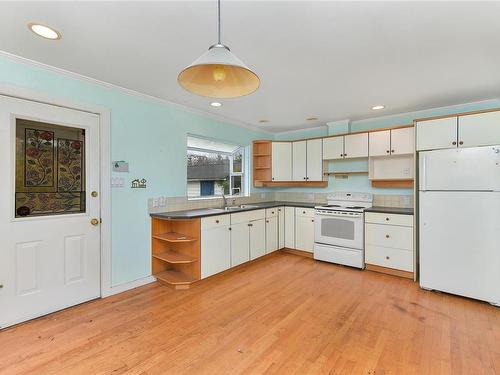 528 Paradise St, Esquimalt, BC - Indoor Photo Showing Kitchen With Double Sink