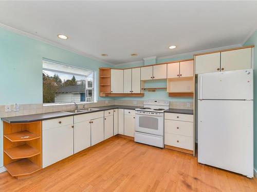 528 Paradise St, Esquimalt, BC - Indoor Photo Showing Kitchen With Double Sink