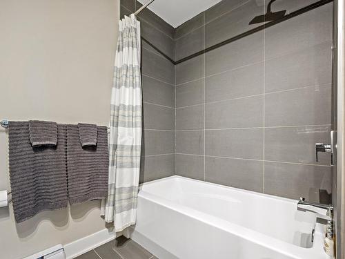 Bathroom - 402 Allée De L'Académie, Mont-Tremblant, QC 