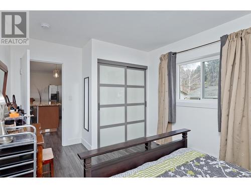 4879 Princeton Avenue, Peachland, BC - Indoor Photo Showing Bedroom