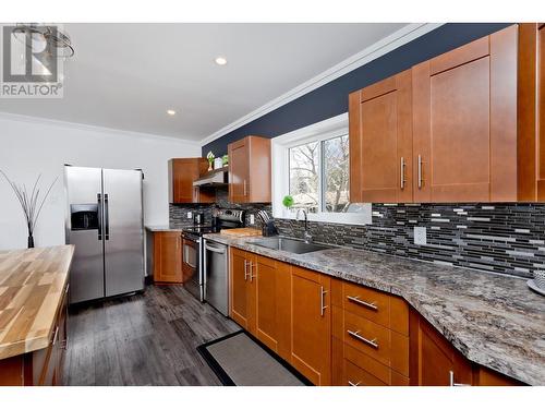 4879 Princeton Avenue, Peachland, BC - Indoor Photo Showing Kitchen