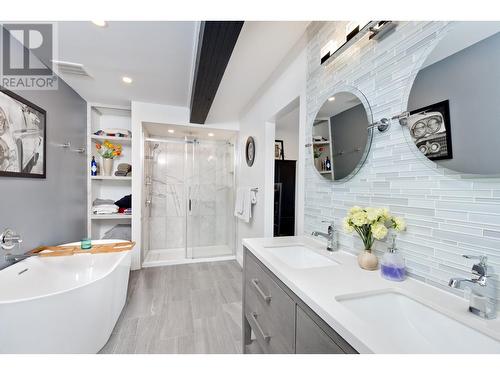 4879 Princeton Avenue, Peachland, BC - Indoor Photo Showing Bathroom