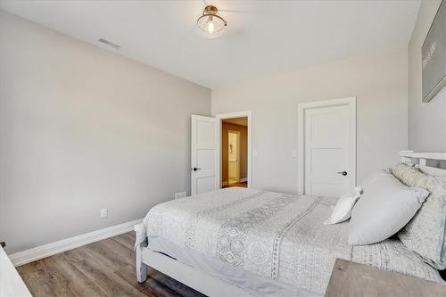 1080 Clyde Road, Cambridge, ON - Indoor Photo Showing Bedroom