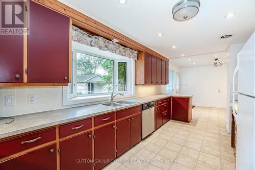 262 Mineola Rd E, Mississauga, ON - Indoor Photo Showing Kitchen With Double Sink