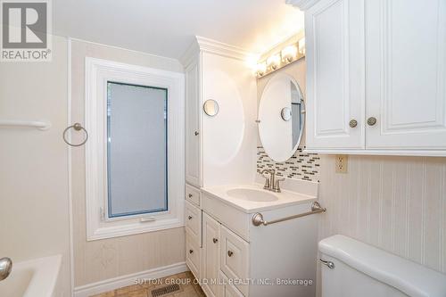 262 Mineola Rd E, Mississauga, ON - Indoor Photo Showing Bathroom