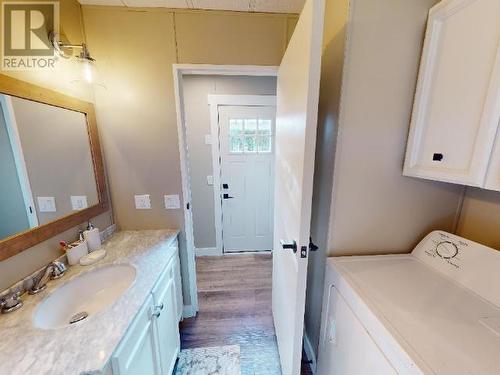 2050 Reave Road, Powell River, BC - Indoor Photo Showing Bathroom