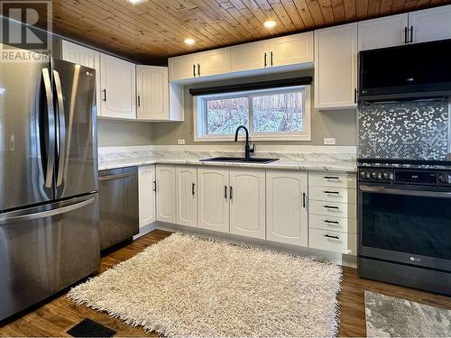 5307 51 Street, Fort Nelson, BC - Indoor Photo Showing Kitchen
