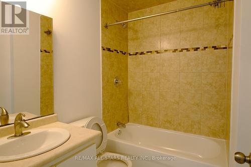 68 Keith Street, Hamilton, ON - Indoor Photo Showing Bathroom