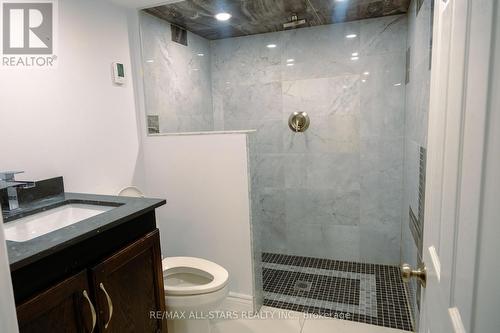 68 Keith Street, Hamilton, ON - Indoor Photo Showing Bathroom