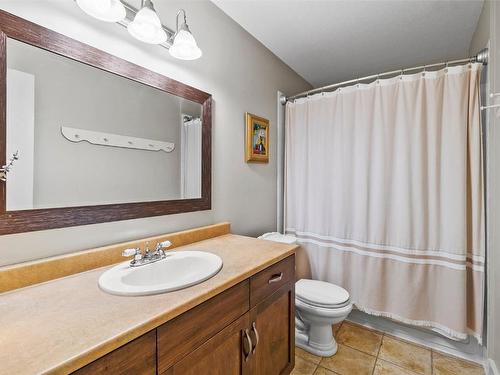 1590 West Kelowna Road, West Kelowna, BC - Indoor Photo Showing Bathroom