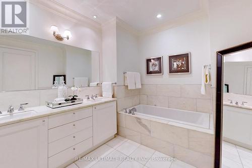 5003 - 311 Bay Street, Toronto, ON - Indoor Photo Showing Bathroom