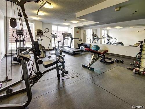 Exercise room - 810-1200 Rue St-Jacques, Montréal (Ville-Marie), QC - Indoor Photo Showing Gym Room