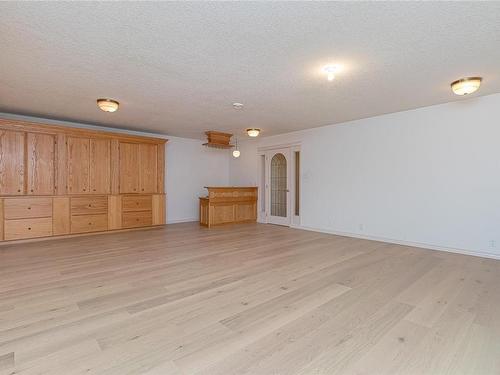 5030 Limberis Dr, Ladysmith, BC - Indoor Photo Showing Other Room