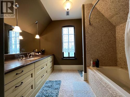 10131 Niagara River Pkwy, Niagara Falls, ON - Indoor Photo Showing Bathroom