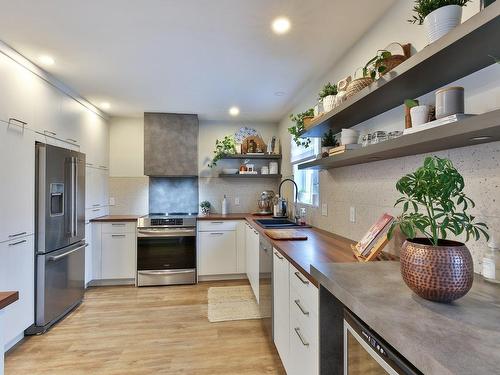 Kitchen - 191 Rue Chagnon, Saint-Jean-Sur-Richelieu, QC - Indoor Photo Showing Kitchen With Upgraded Kitchen