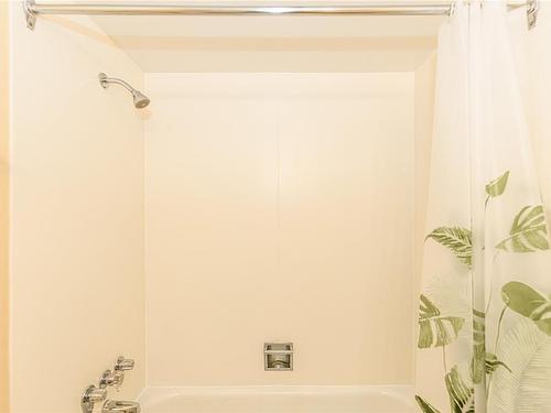 407-647 Michigan St, Victoria, BC - Indoor Photo Showing Bathroom
